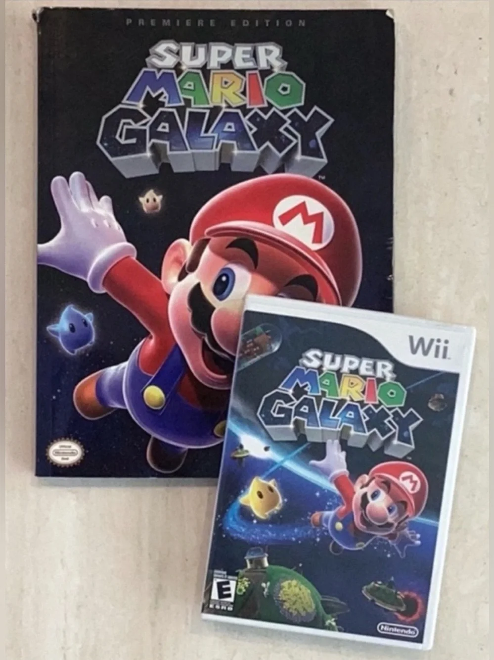 Super Mario Galaxy Nintendo Wii Game & Official Strategy Guide CIB Lot Of 2